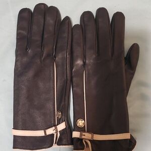 Black Leather Gloves with Beige Trim